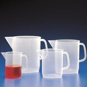 jarra graduada de plastico Kartell.jpg